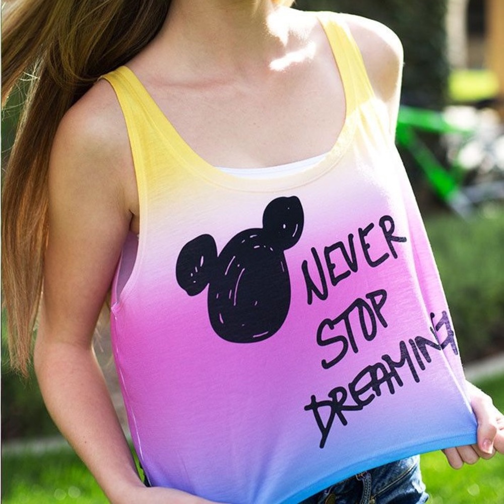 FRESHTOPS “NEVER STOP DREAMING” CROP TOP